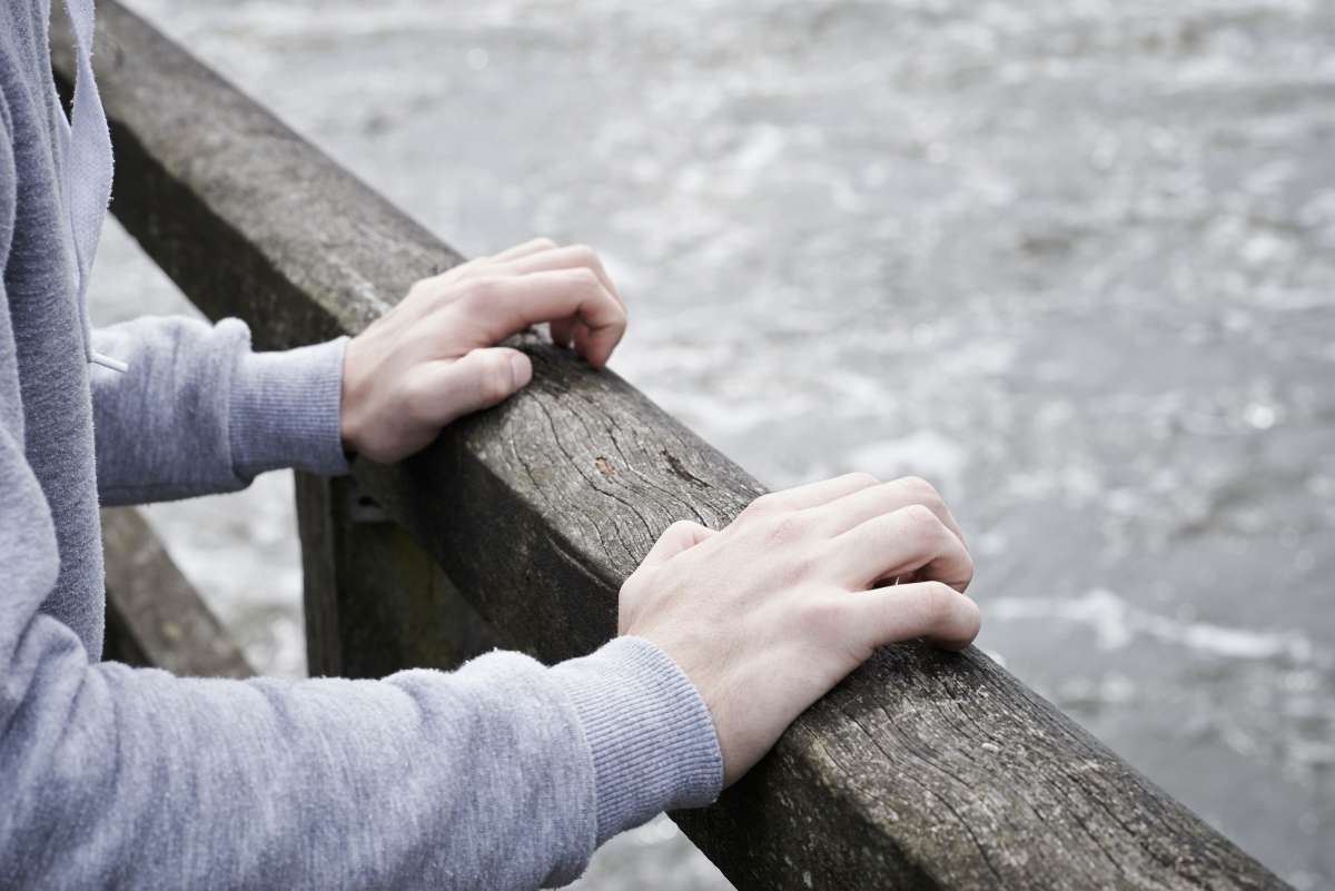 Suicidio: cause, numeri, segnali d'allarme, cosa fare per intervenire in tempo, prevenzione e terapia 1 suicidio tipologie