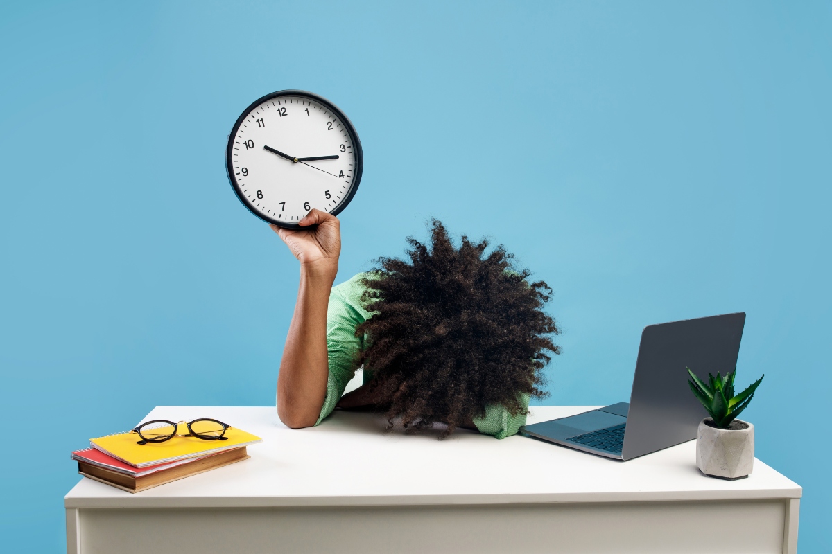 Procrastinare: significato, cause, conseguenze, cure e esercizi per smettere 1 Differenze tra procrastinare e posticipare