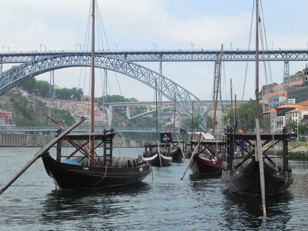 Alla scoperta di Oporto: capitale del vino e del calcio 13 il porto fluviale e il ponte Dom Luis I