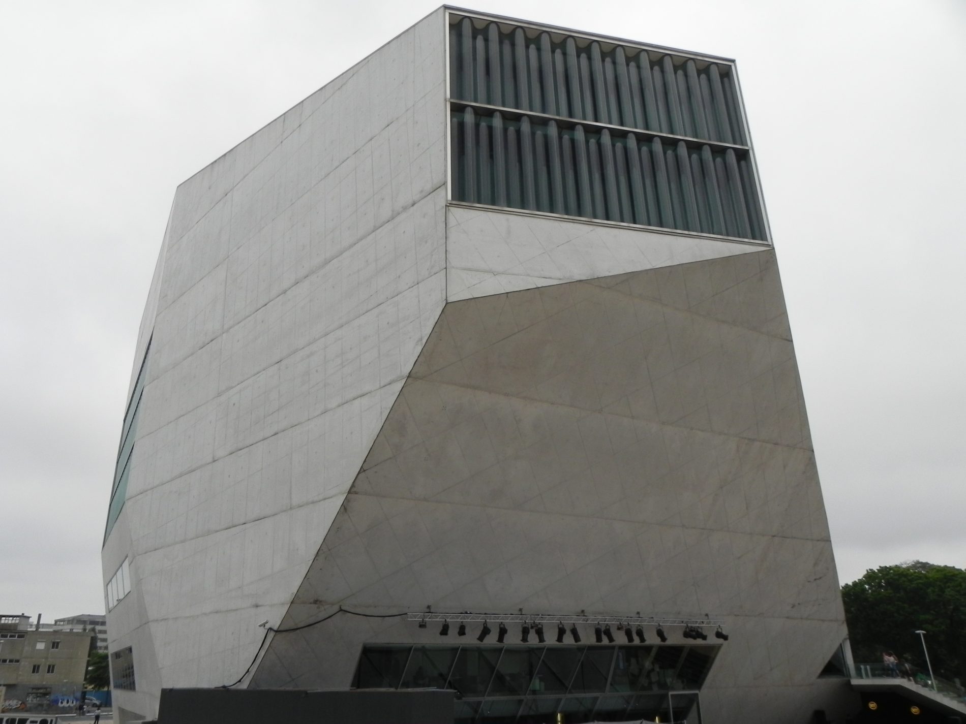 Alla scoperta di Oporto: capitale del vino e del calcio 3 la Casa da musica 1