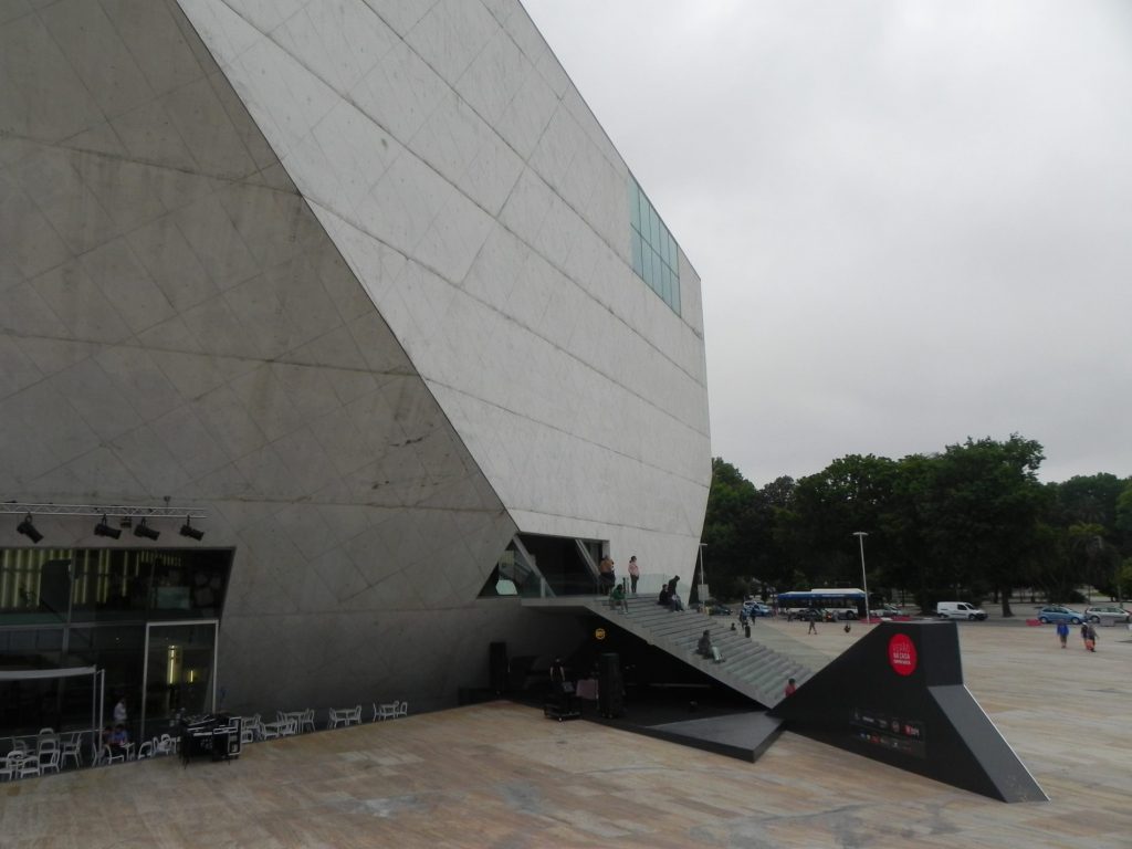 Alla scoperta di Oporto: capitale del vino e del calcio 14 la Casa da musica 2