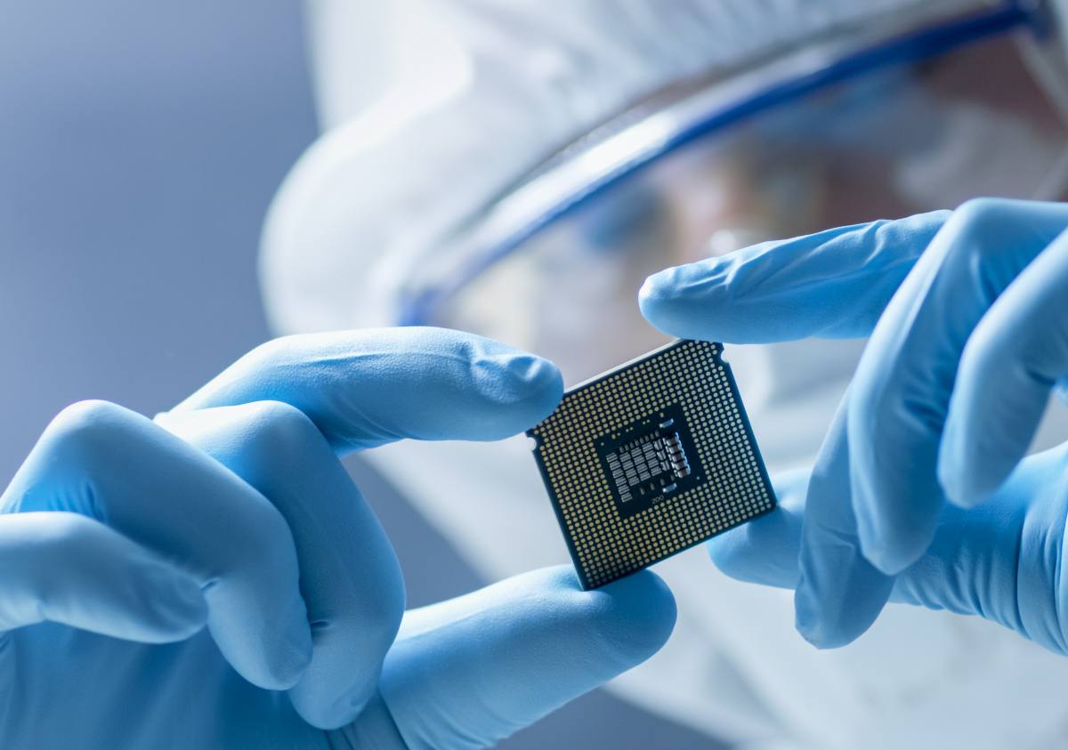 Silicio: cos'è, a cosa serve, fabbisogno, alimenti ricchi di silicio 2 Silicio e chip