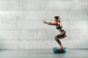 Squat: che cos&rsquo;&egrave;, muscoli coinvolti e come eseguirlo correttamente