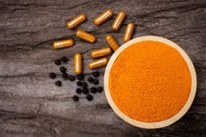 Curcuma e piperina: cosa sono, a cosa servono, benefici ed effetti per l&rsquo;organismo