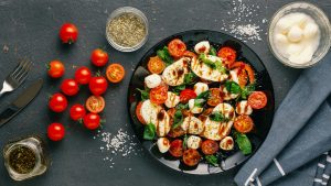 Insalata caprese, un antipasto fresco e leggero