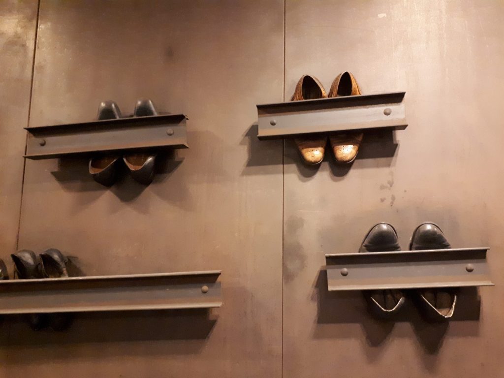 Alla scoperta di Napoli e della sua straordinaria metropolitana/Museo 7 metro stazione Dante Senza titolo Kounellis