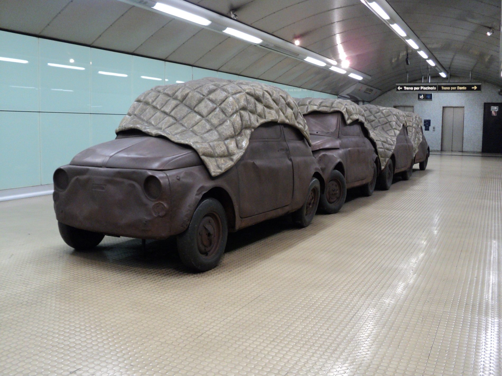 Alla scoperta di Napoli e della sua straordinaria metropolitana/Museo 1 metro stazione Salvator Rosa atelier Mendini 3