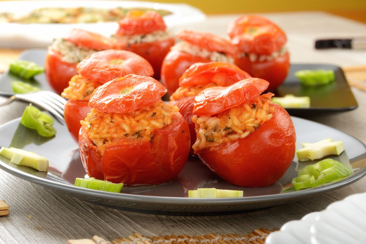 Piatti unici: le ricette veloci, vegetariane, estive e invernali 11 pomodori ripieni di riso