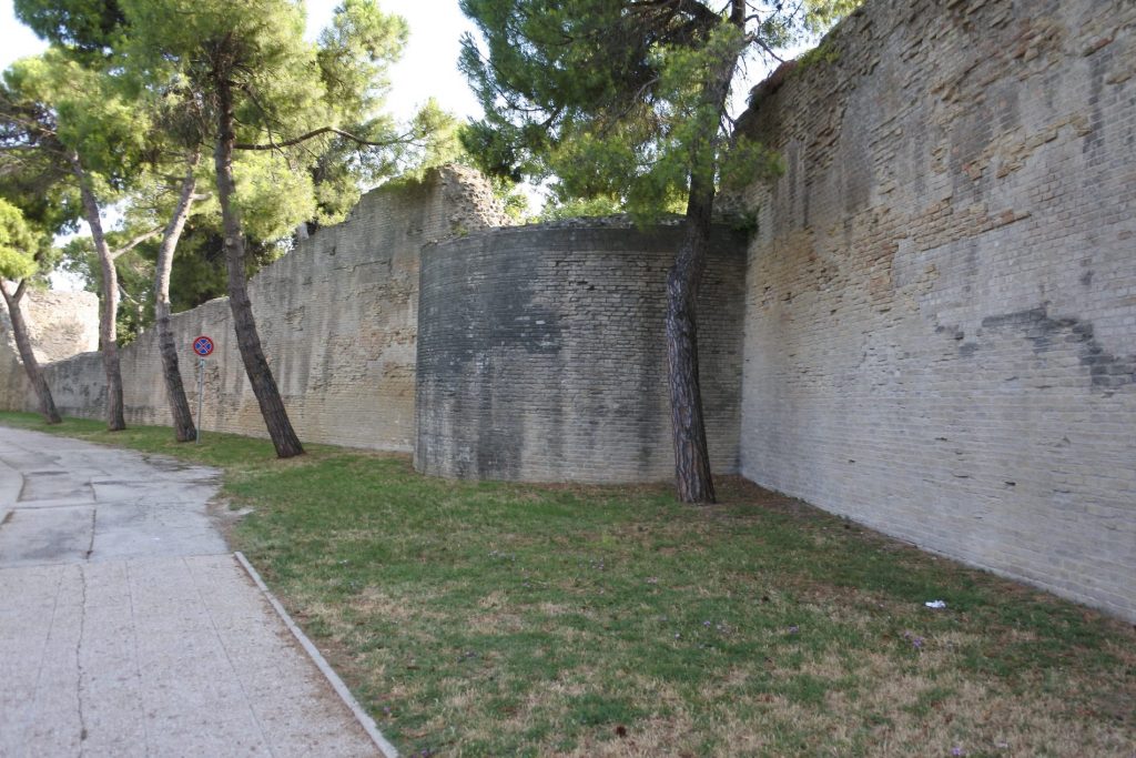 Alla scoperta di Fano, dove l'antica via Flaminia arriva al mare 12 Fano Mura Romane