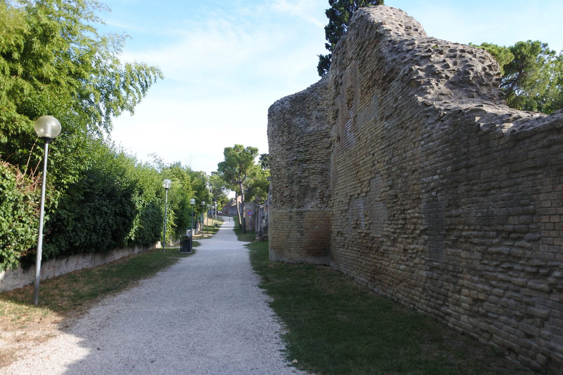 Alla scoperta di Fano, dove l'antica via Flaminia arriva al mare 3 fano mura romane 2