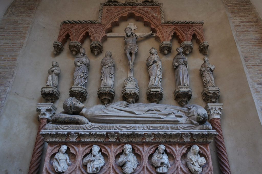 Alla scoperta di Fano, dove l'antica via Flaminia arriva al mare 7 Fano tomba di Paola Bianca Malatesta