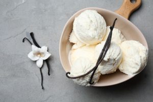 Gelato alla vaniglia: la ricetta con e senza gelatiera