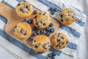 Muffin ai mirtilli con yogurt, ideali per colazione e merenda