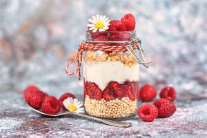 Skyr, il super food vichingo: che cos&rsquo;&egrave;, valori nutrizionali, benefici e differenze con lo yogurt greco