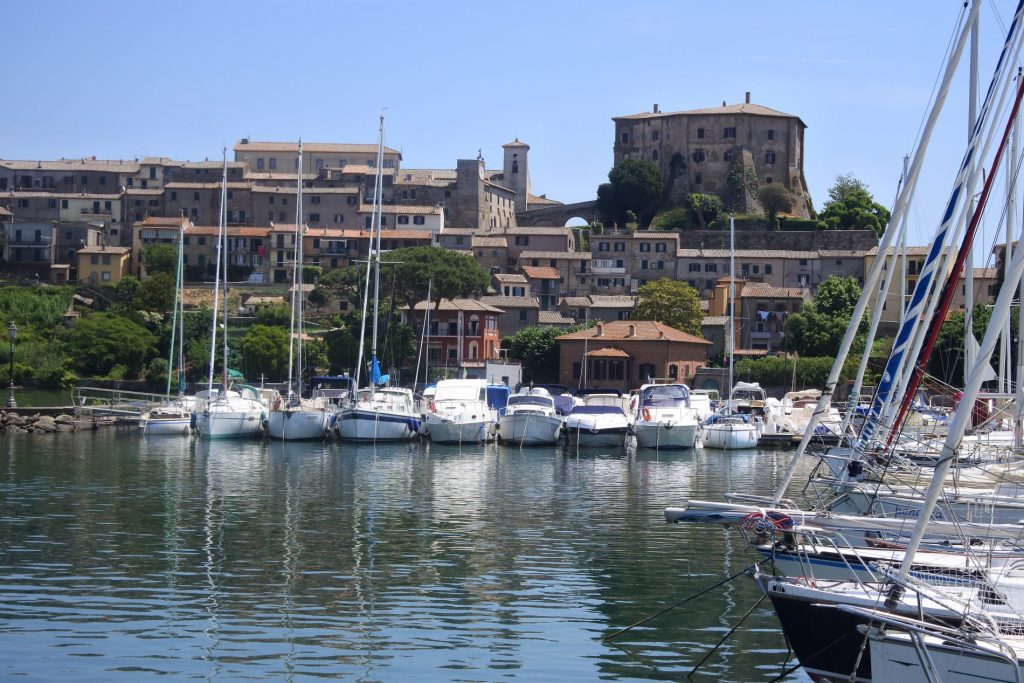 Alla scoperta del lago di Bolsena, Capodimonte e Marta 5 capodimonte rocca con borgo