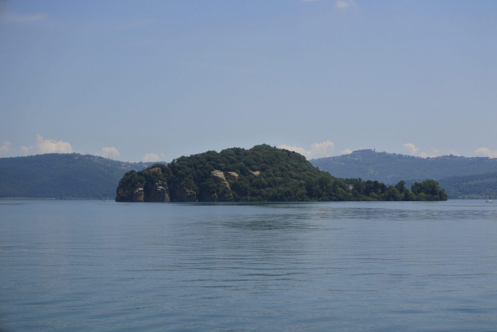 Alla scoperta del lago di Bolsena, Capodimonte e Marta 11 lago di bolsena isola martana 1