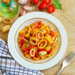 Pasta con calamari, un primo piatto che sa di mare 1 pasta con calamari ricetta