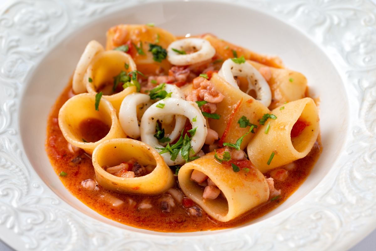 Pasta con calamari, un primo piatto che sa di mare 5 pasta con i calamari