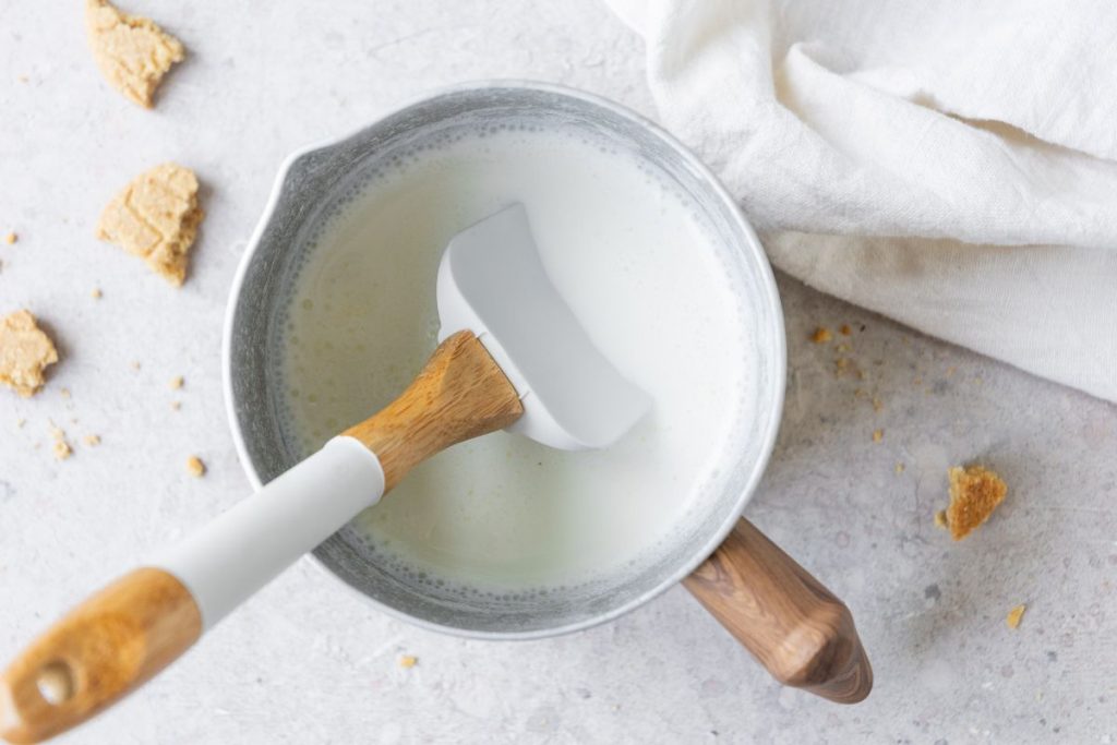 Dolce alle rose: una prelibatezza al cucchiaio 6 ricetta dolce alle rose step 4