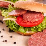 Panino con Salamini Italiani alla Cacciatora DOP, provola e verdura 2 panino con salame cacciatore ricetta
