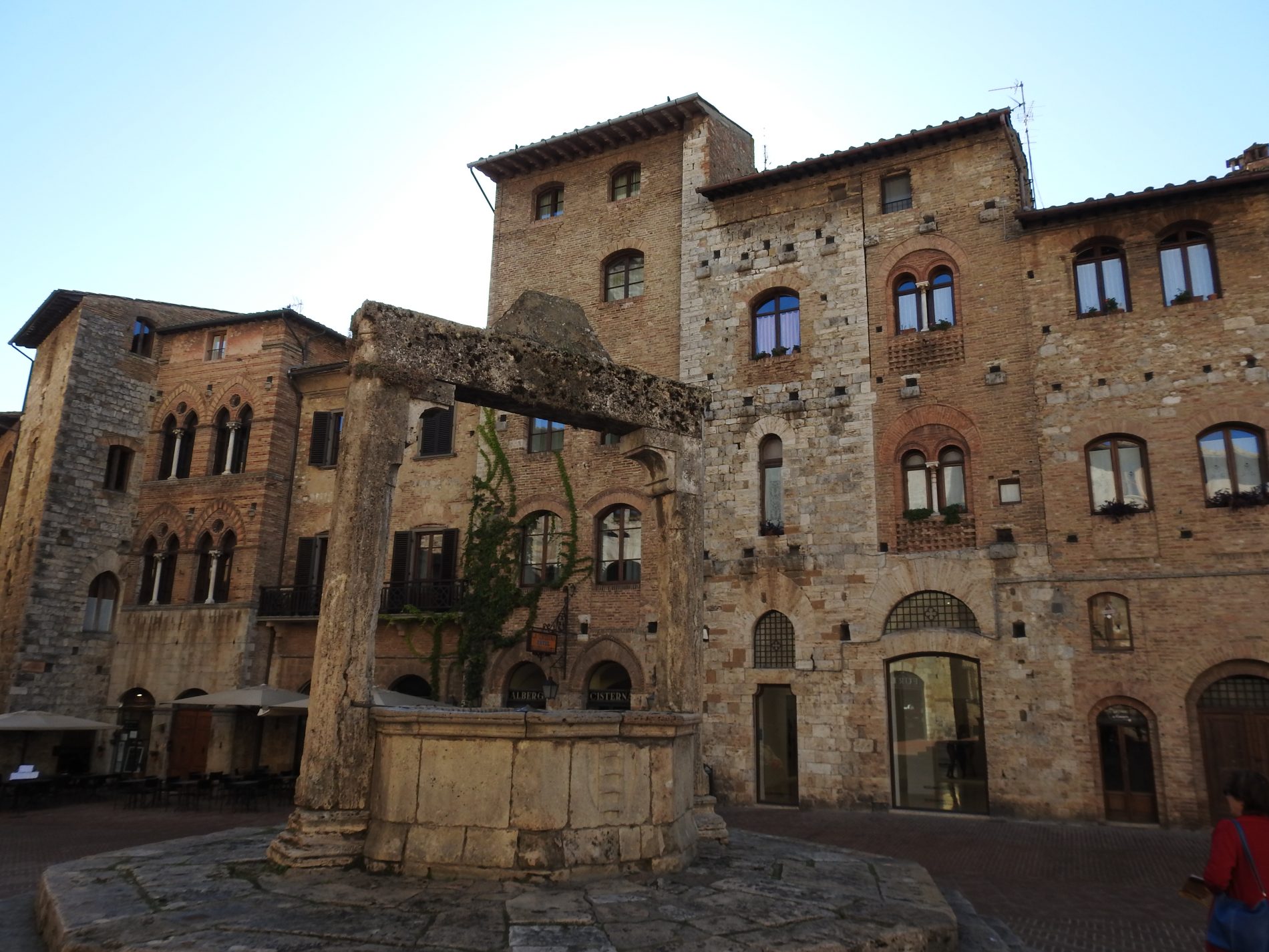 Alla scoperta di San Gimignano 2 san gimignano piazza della cisterna 1