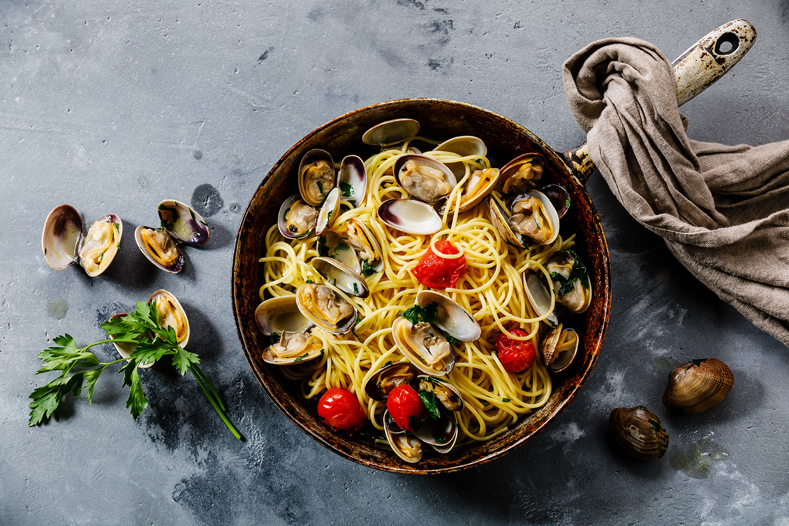 Vongole e vongole veraci: differenze, proprietà, come sceglierle, le migliori ricette 6 spaghetti alle vongole
