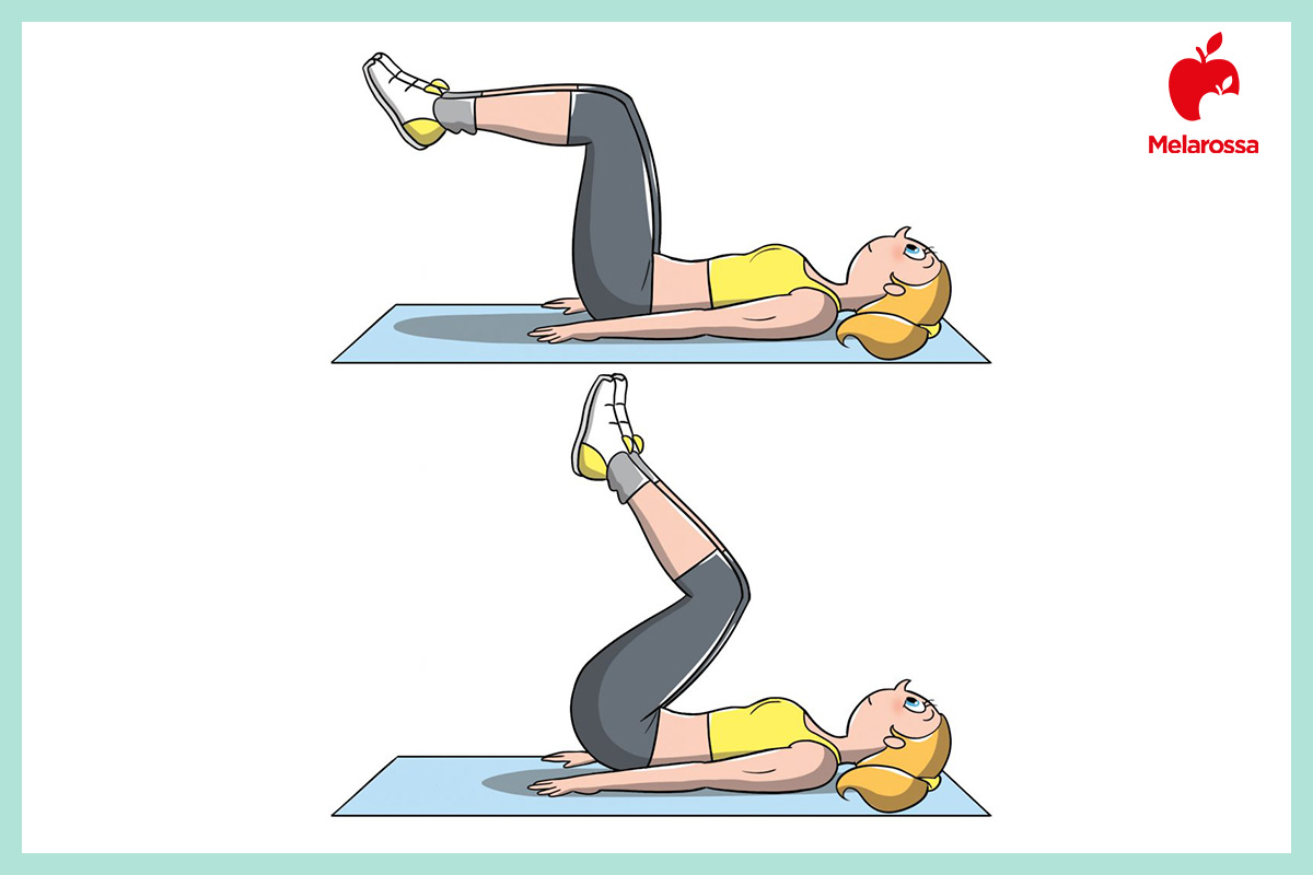 Allenamento a corpo libero: esercizi total body per bruciare calorie 3 Illustrazione di crunch inverso per allenamento a corpo libero con movimento delle gambe su tappetino.
