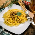Bigoli in salsa: la ricetta veneta da fare a casa 1 bigoli in salsa ricetta