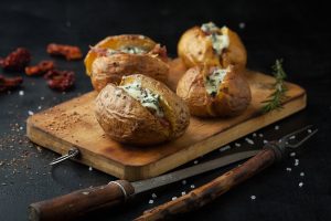 Patate al cartoccio: ricetta passo passo e video ricetta e come farle ripiene