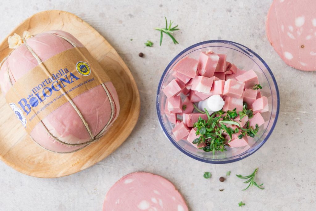 Polpette di Mortadella Bologna IGP: una ricetta golosa e intrigante 3 polpette di mortadella step 1