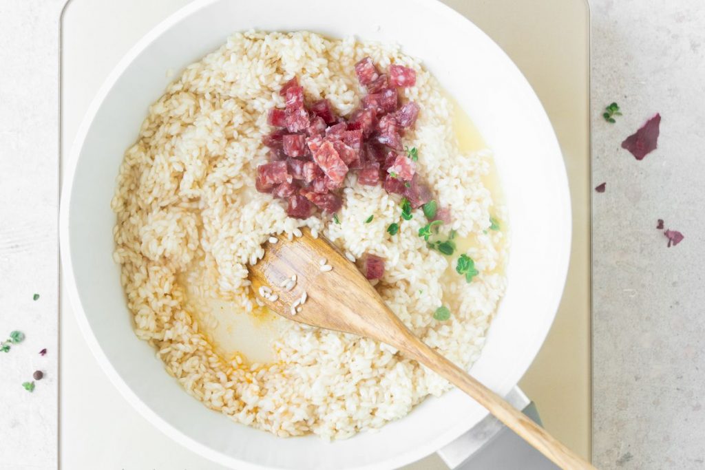 Risotto con Salamini Italiani alla Cacciatora DOP, Cipolla Rossa di Tropea IGP e ricotta 6 risotto-con-salamini-step4