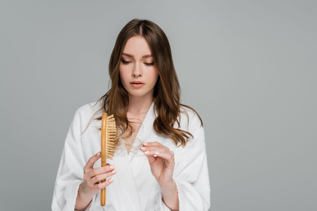 Alopecia femminile o androgenetica: cos’è, cause, come si presenta e cura 2 Alopecia femminile: come si manifesta
