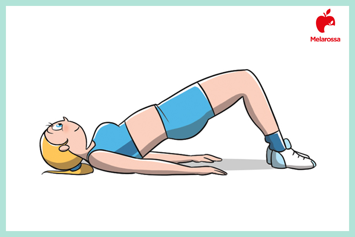 Esercizi glutei: il programma per tonificarli in 30 giorni 12 esercizi glutei: grafica che raffigura una persona che esegue il ponte a terra con le ginocchia piegate e i piedi ben appoggiati a terra