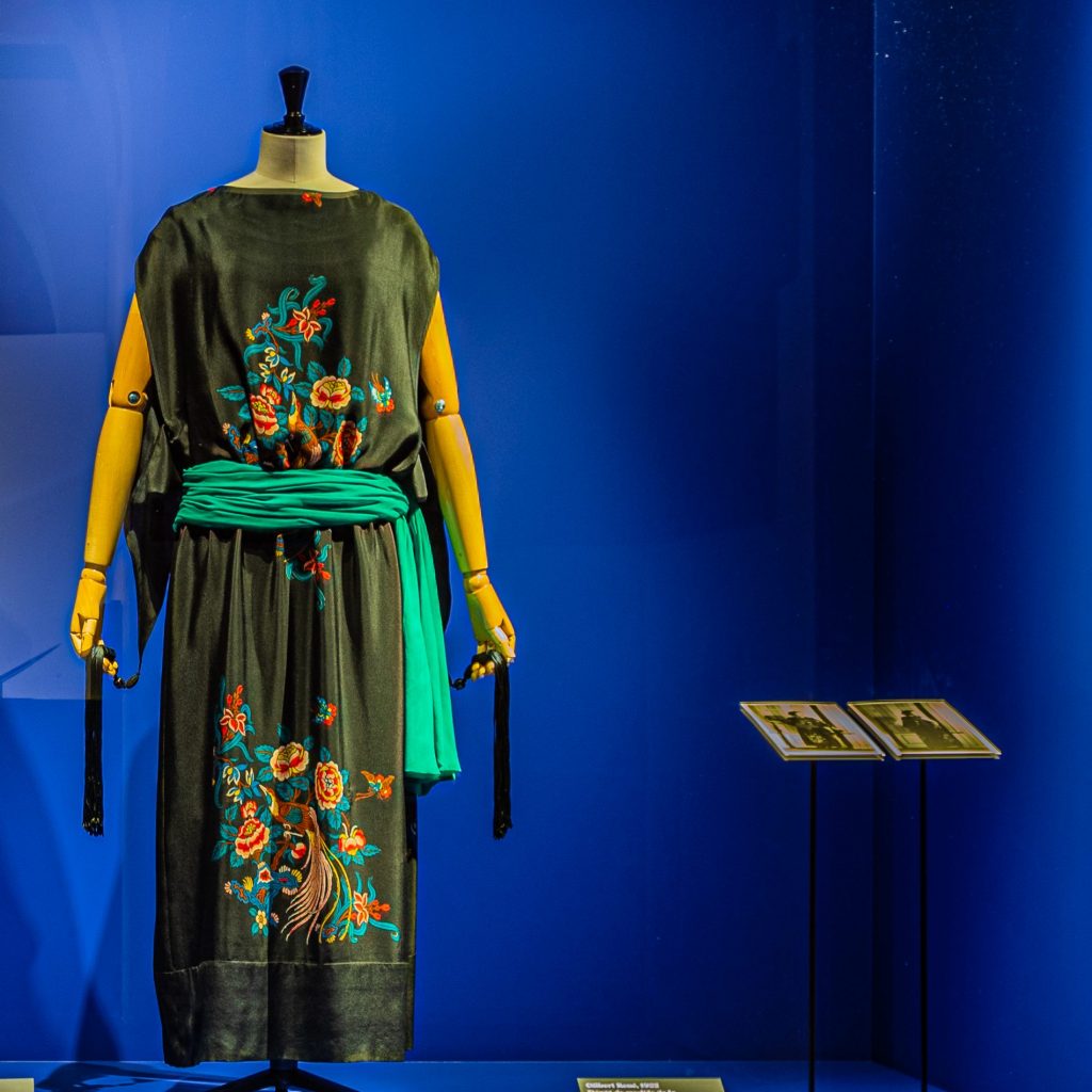 Parigi: tris di mostre in un piccolo grande museo parigino 28 i colori della moda 9