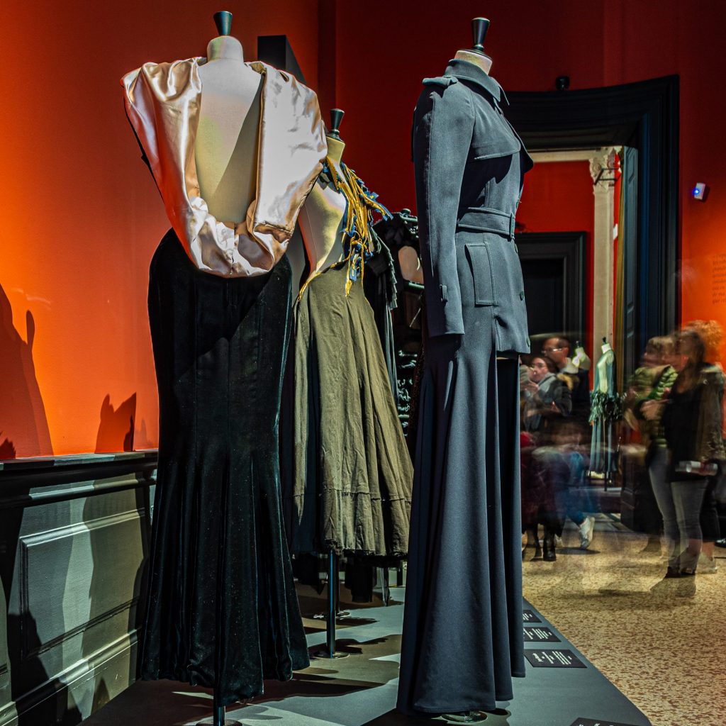 Parigi: tris di mostre in un piccolo grande museo parigino 4 la mostra su Alaia 7