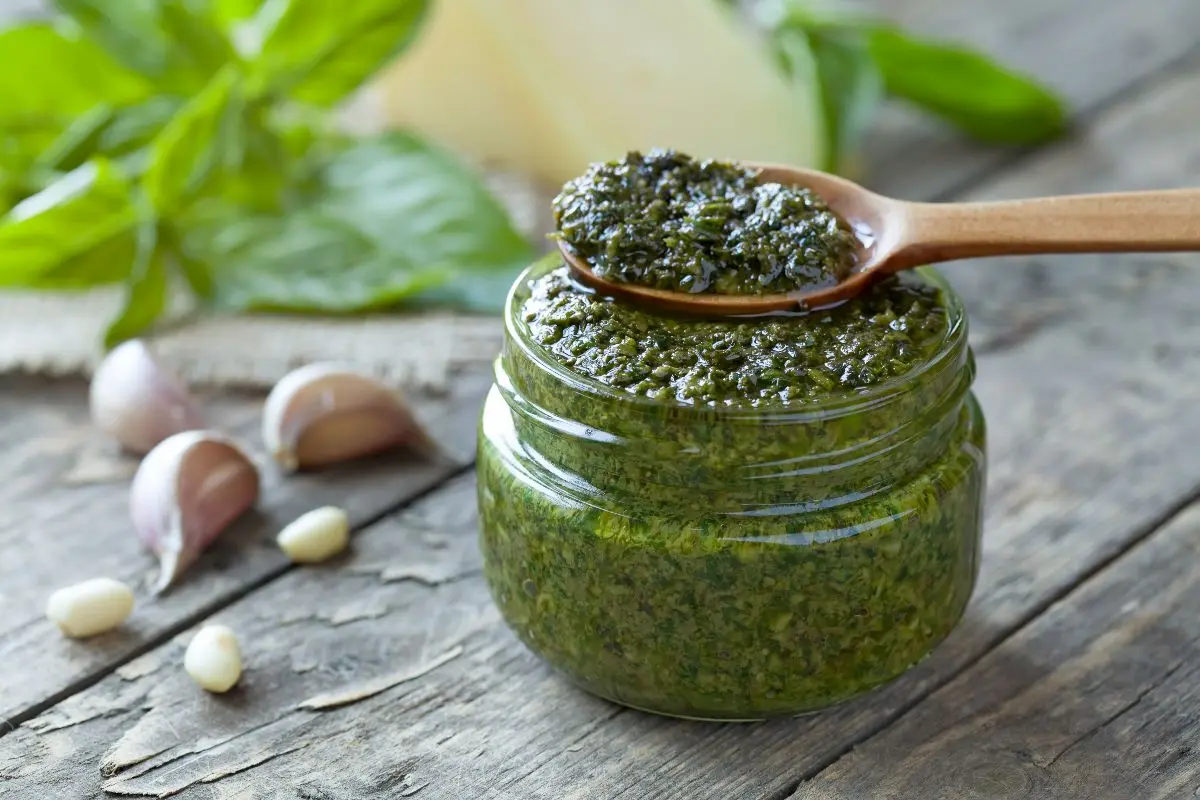 Le migliori ricette con i pinoli: dai primi piatti al dolce 2 pesto di basilico con pinoli