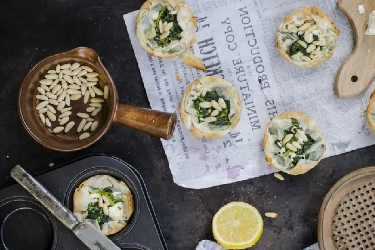 Le migliori ricette con i pinoli: dai primi piatti al dolce 9 sformatini con feta, spinaci e pinoli