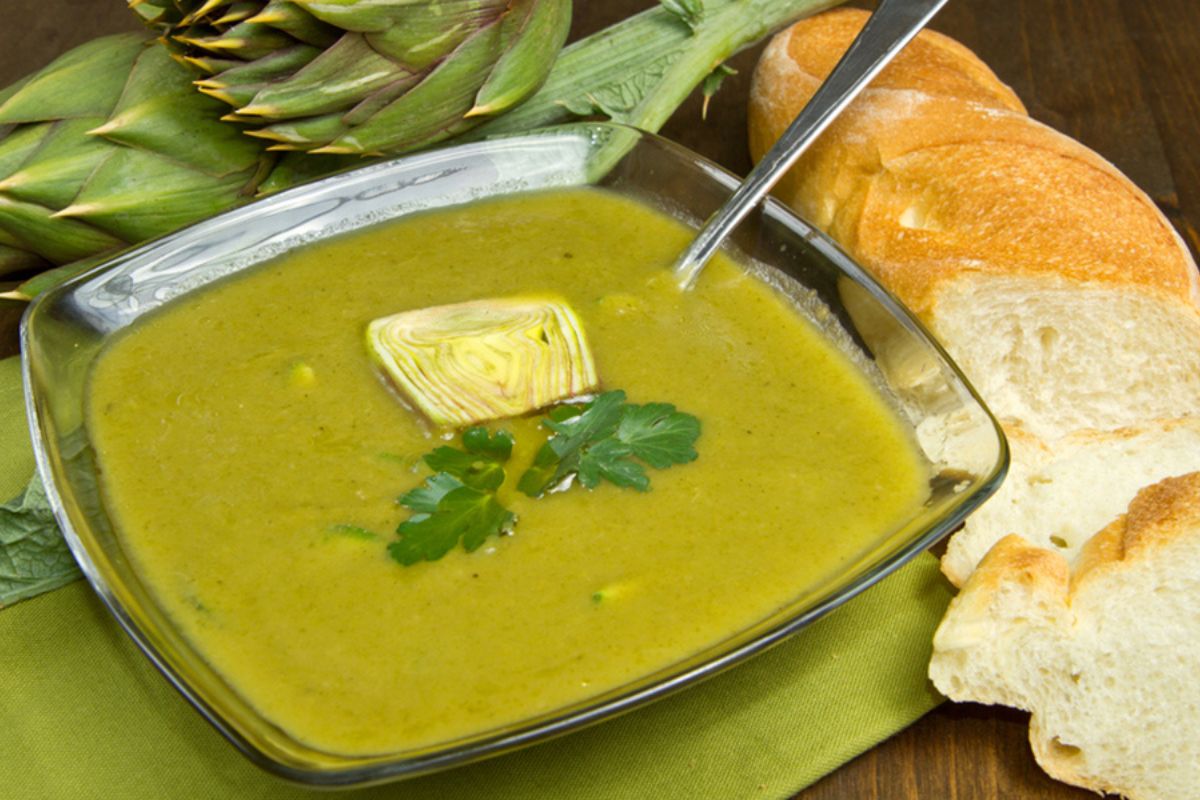 Minestre e zuppe: ricette da gustare quando fa freddo e non solo 14 minestra con patate e carciofi