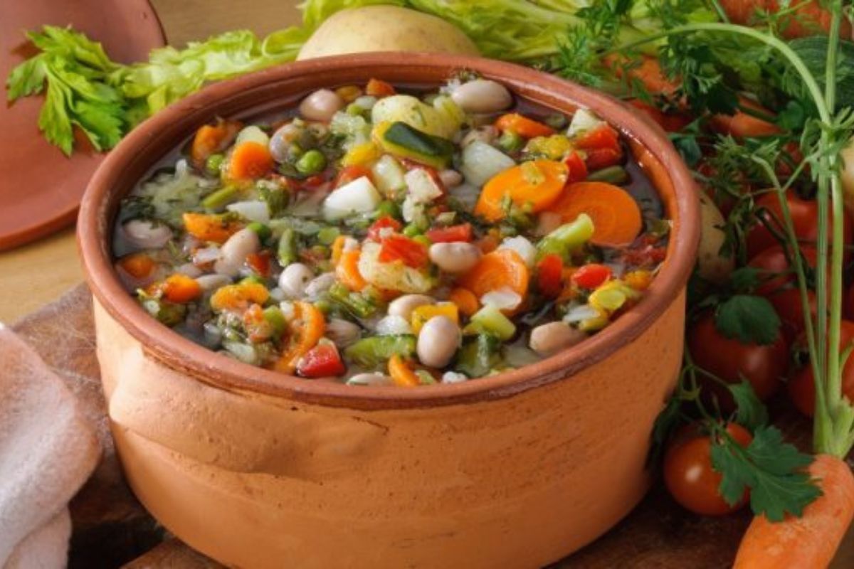 Minestre e zuppe: ricette da gustare quando fa freddo e non solo 5 minestrone di verdure