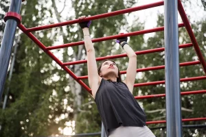 Street workout: cos&rsquo;&egrave;, migliori esercizi e programmi di allenamento
