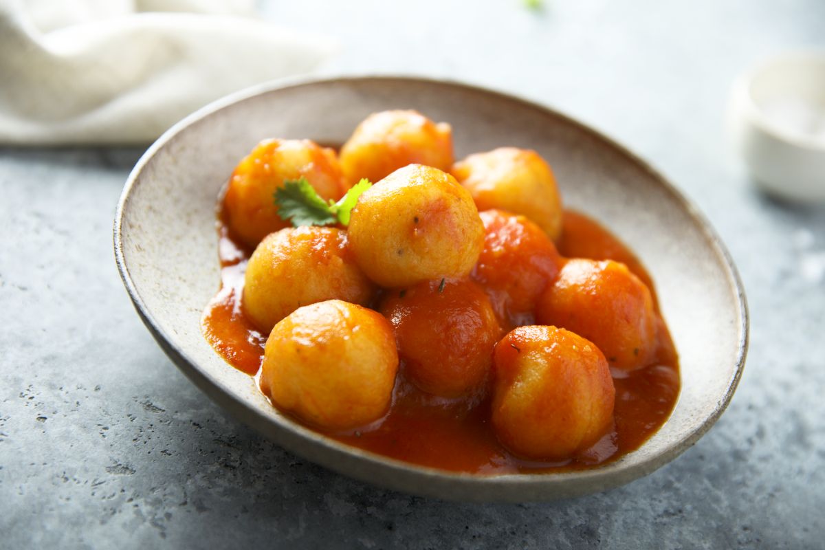 Pane fatto in casa: ricette genuine e semplici da provare 24 una scodella con una porzione di gnocchi al pomodoro