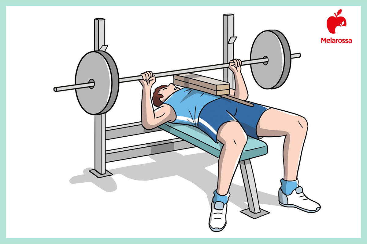 Esercizi spalle: i migliori esercizi con manubri e allenamento in palestra per spalle larghe 5 allenamento spalle in palestra board press