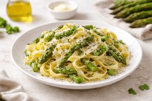 Pasta con asparagi: primo piatto cremoso con video ricetta