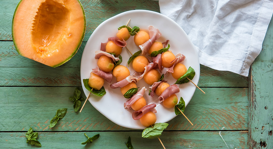 Le migliori ricette di spiedini di carne, di verdura e di pesce 8 ricetta spiedini di prosciutto e melone