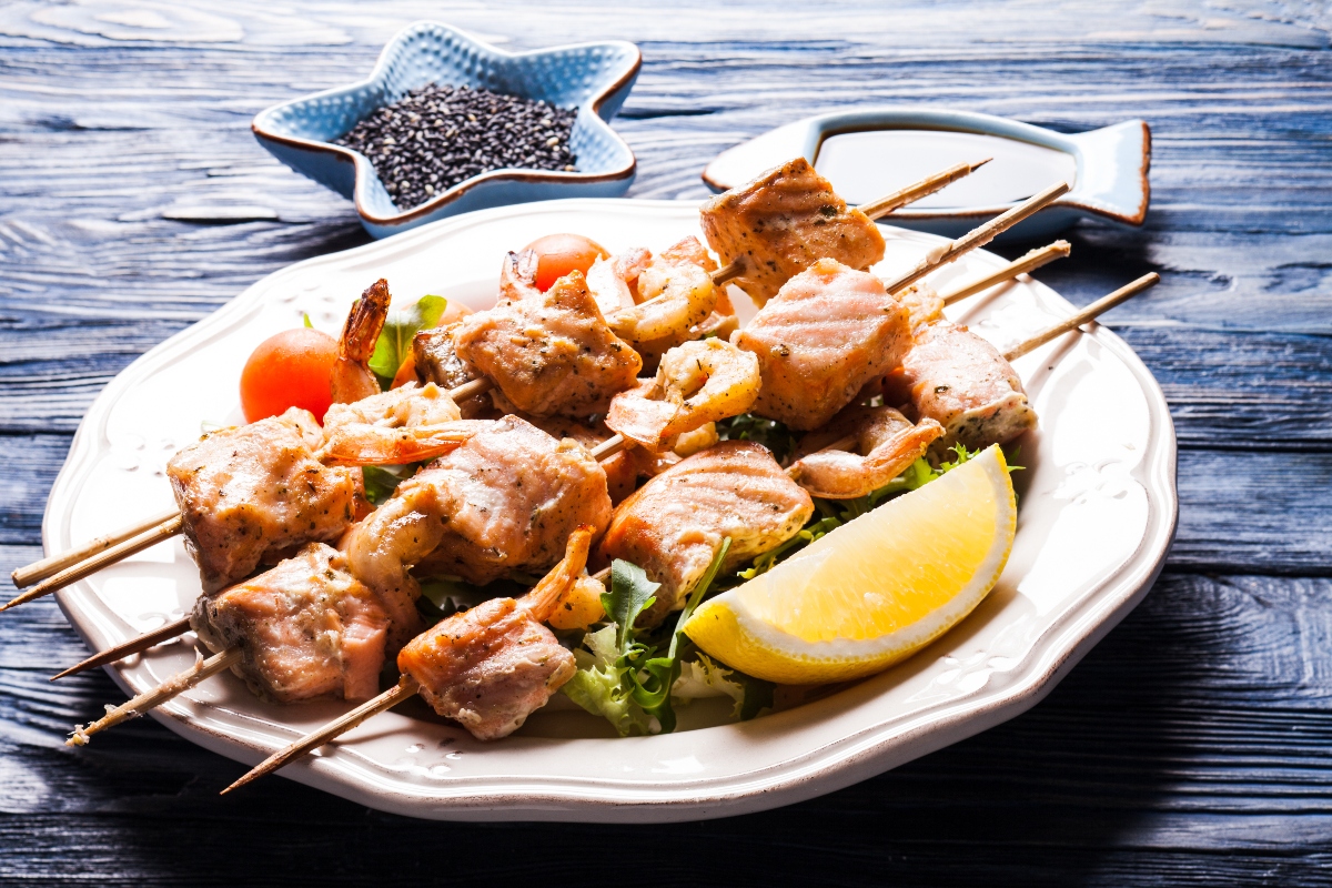 Le migliori ricette di spiedini di carne, di verdura e di pesce 11 spiedini di pesce come cucinarli ricetta 1