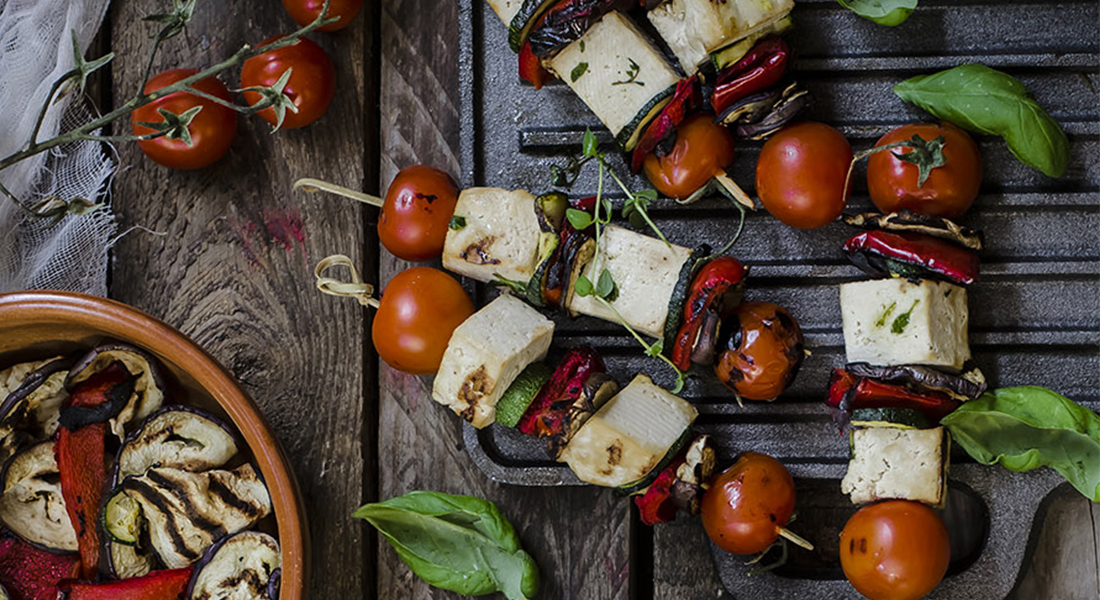 Le migliori ricette di spiedini di carne, di verdura e di pesce 4 spiedini verdure tofu
