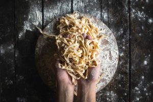 Tagliatelle fatte in casa: la ricetta con consigli su condimenti e cottura
