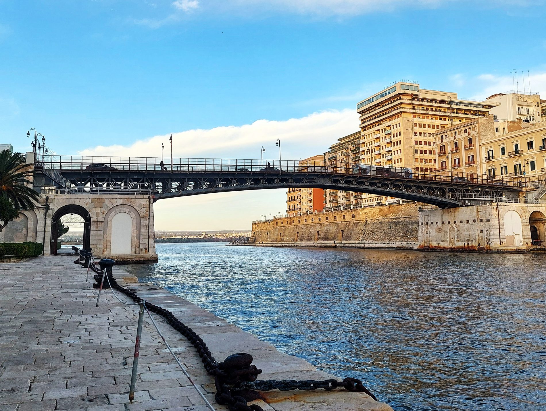 Alla scoperta di Taranto: un viaggio lungo qualche millennio 5 taranto ponte girevole