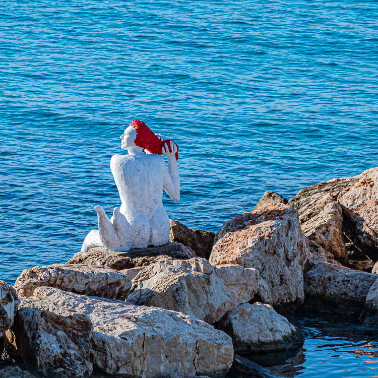 Alla scoperta di Taranto: un viaggio lungo qualche millennio 7 taranto scultura sul mar grande 1