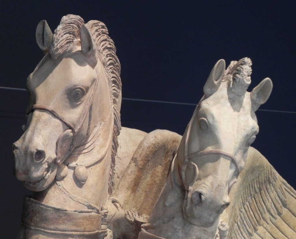 Alla scoperta di Tarquinia, scrigno etrusco nell'alto Lazio 11 due cavalli alati del museo archeologico di Tarquinia